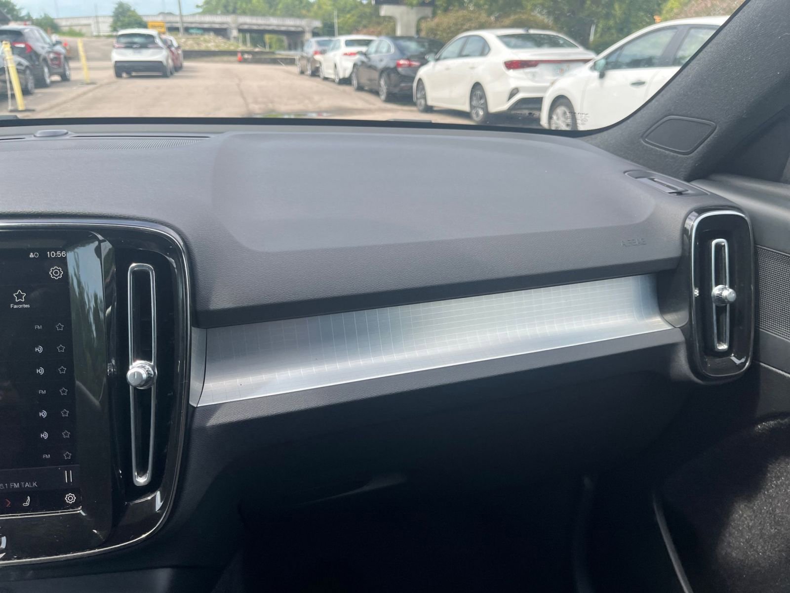 Thumbnail: 2024 Volvo XC40 - 30