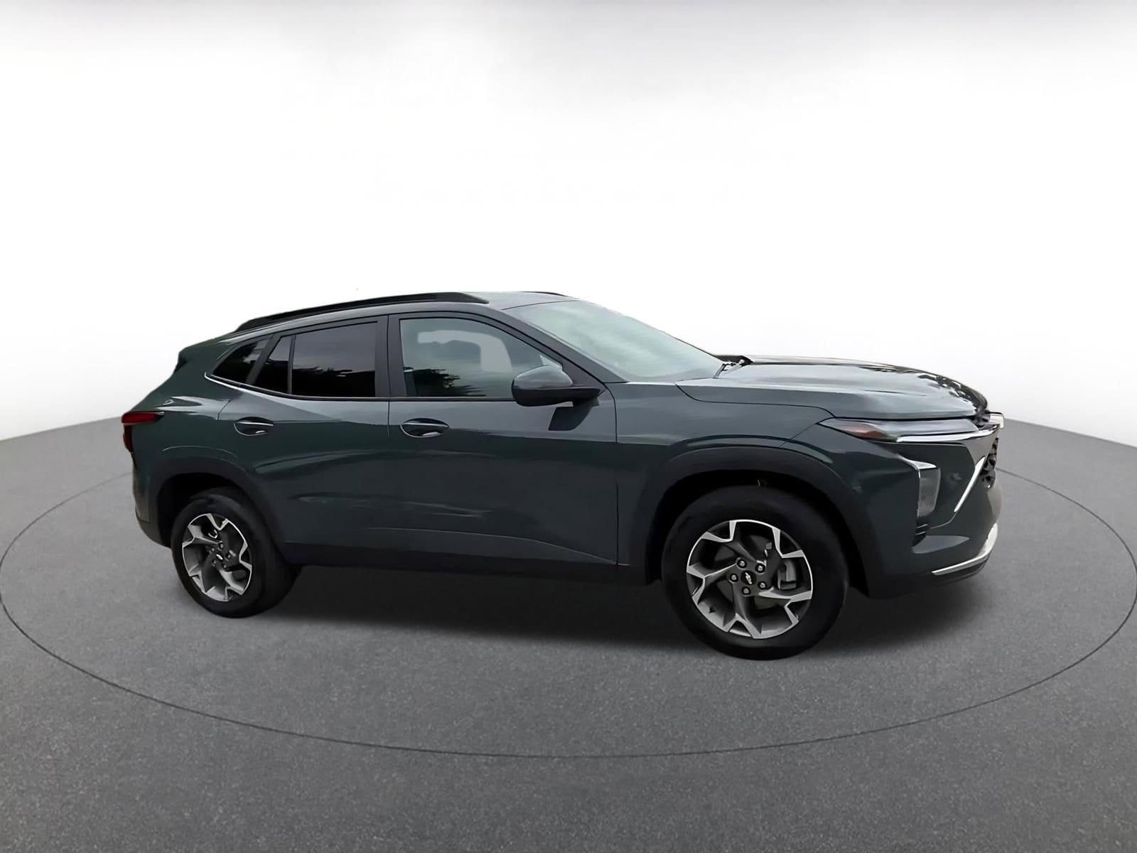 Thumbnail: 2025 Chevrolet Trax - 2