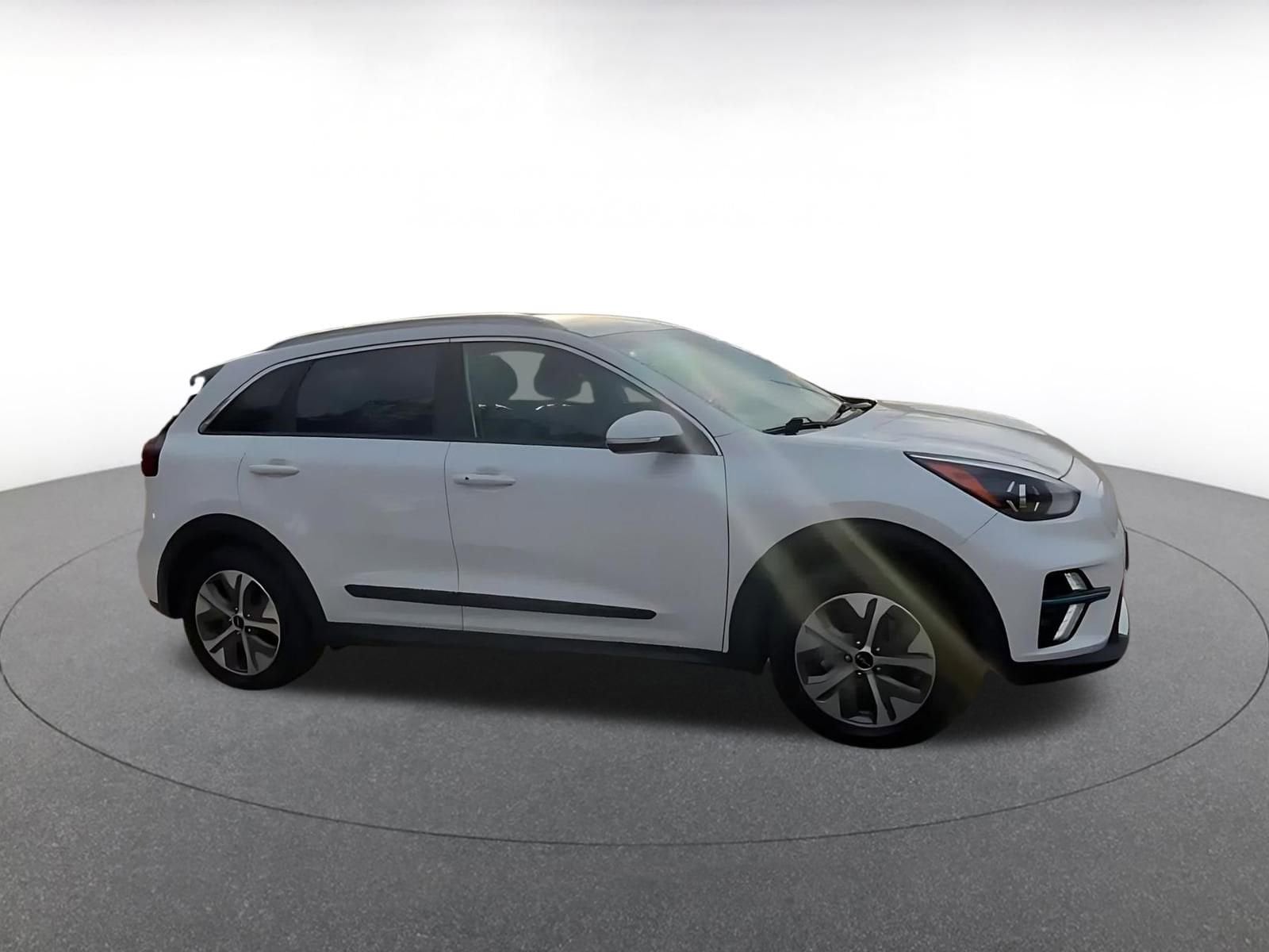 Thumbnail: 2022 Kia Niro - 2