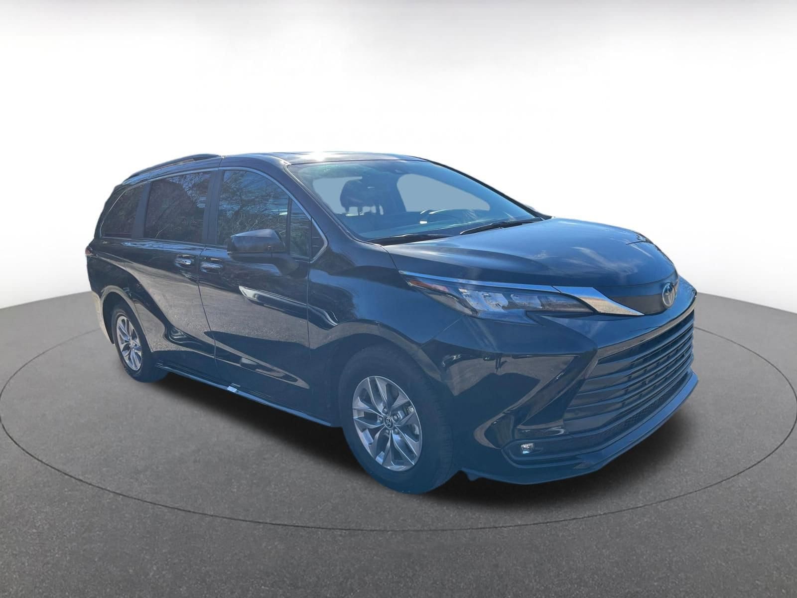 Thumbnail: 2025 Toyota Sienna - 1