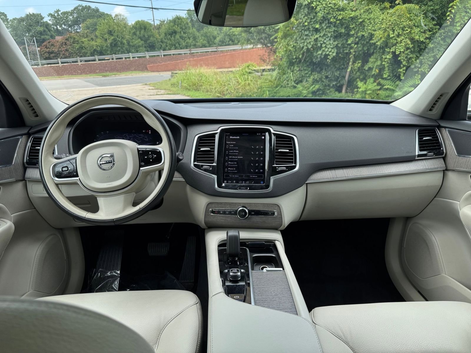 Thumbnail: 2023 Volvo XC90 - 28