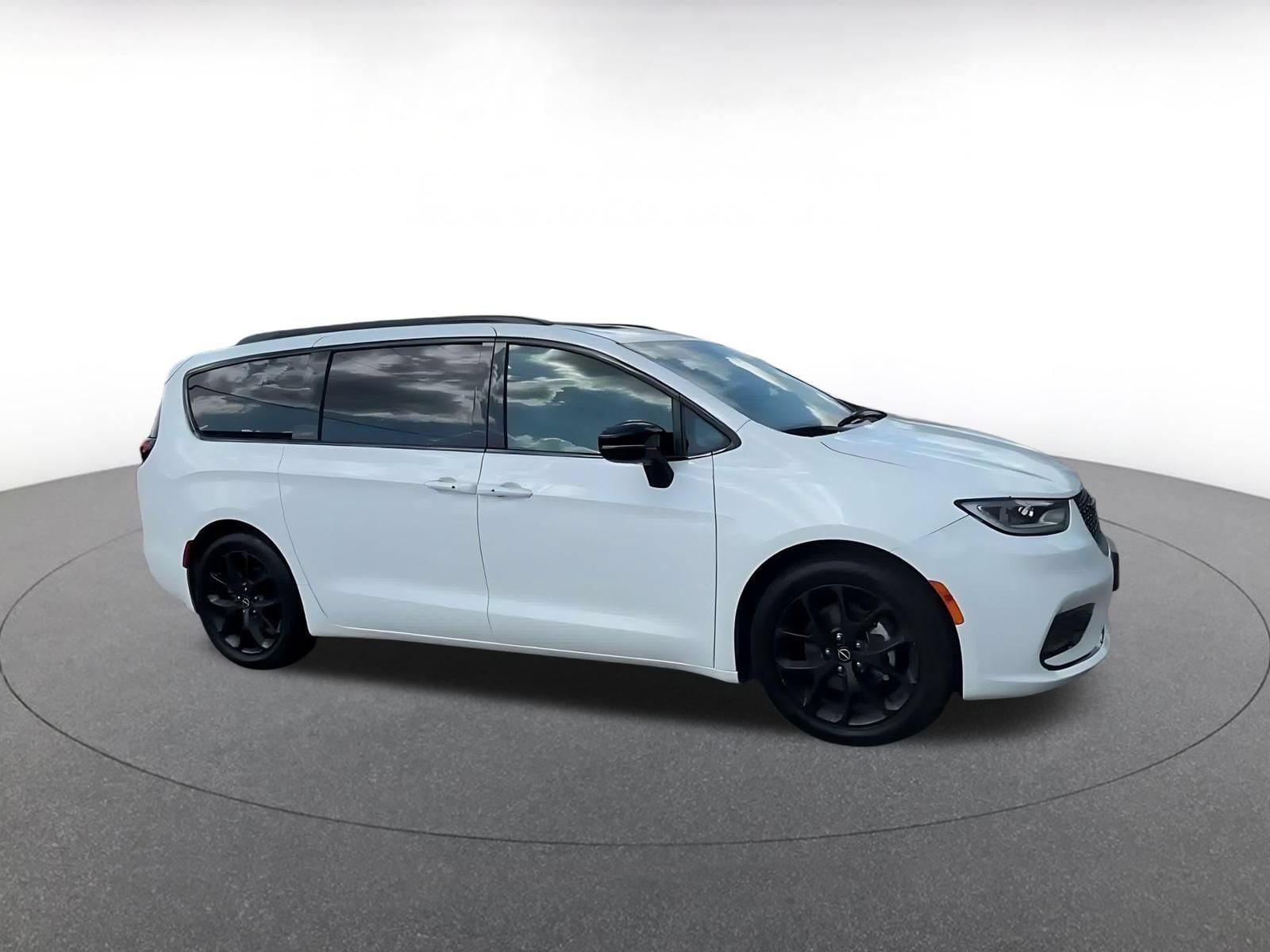 Thumbnail: 2025 Chrysler Pacifica - 2