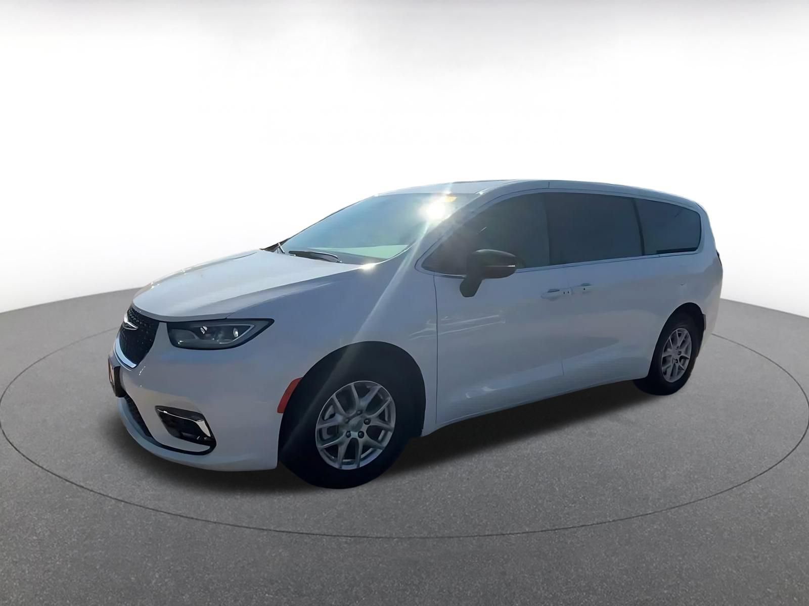 Thumbnail: 2025 Chrysler Pacifica - 7