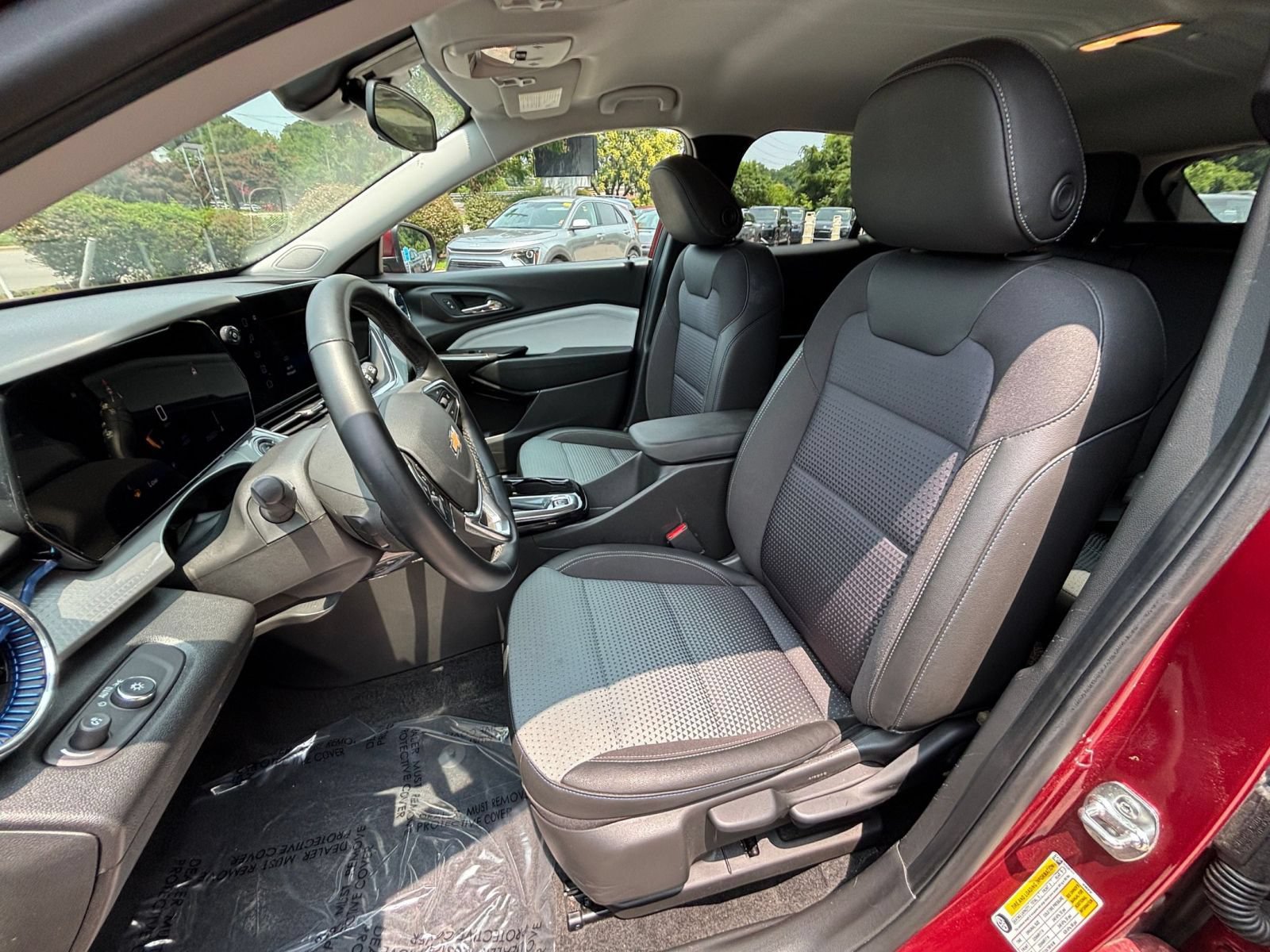 Thumbnail: 2025 Chevrolet Trax - 32