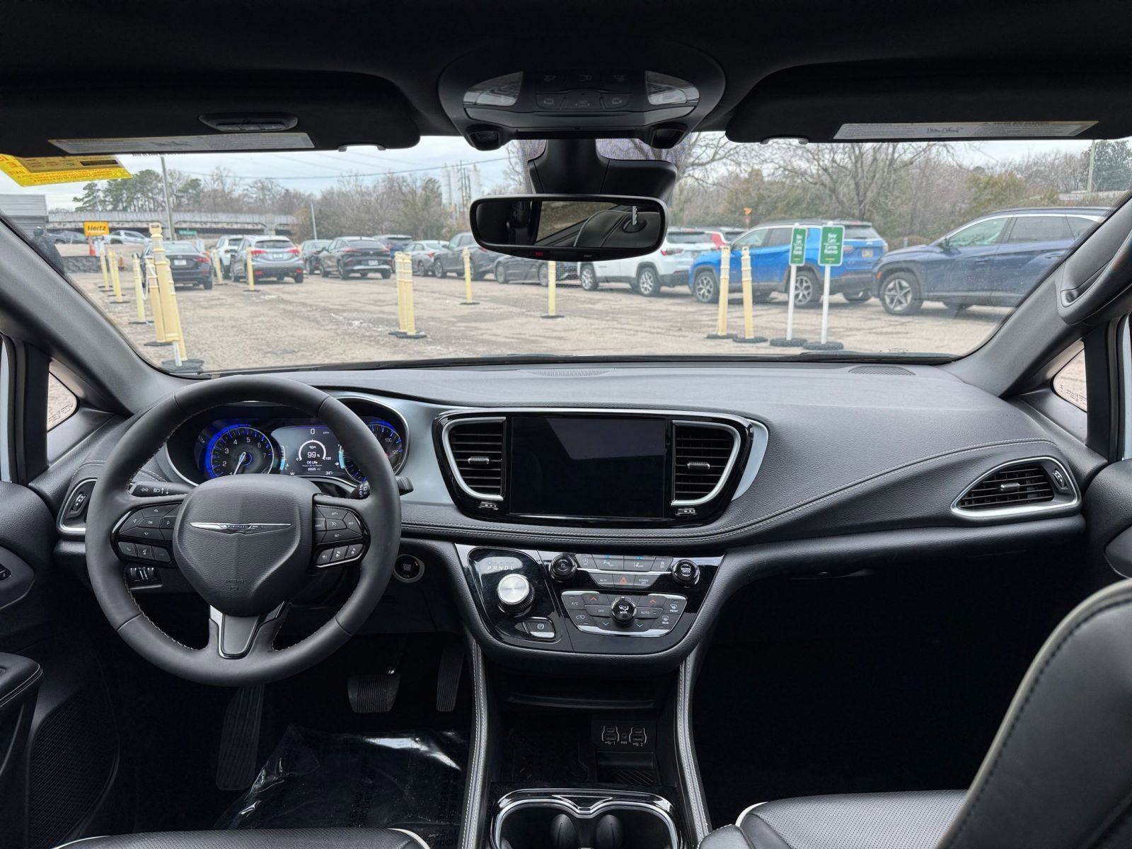 Thumbnail: 2025 Chrysler Pacifica - 32