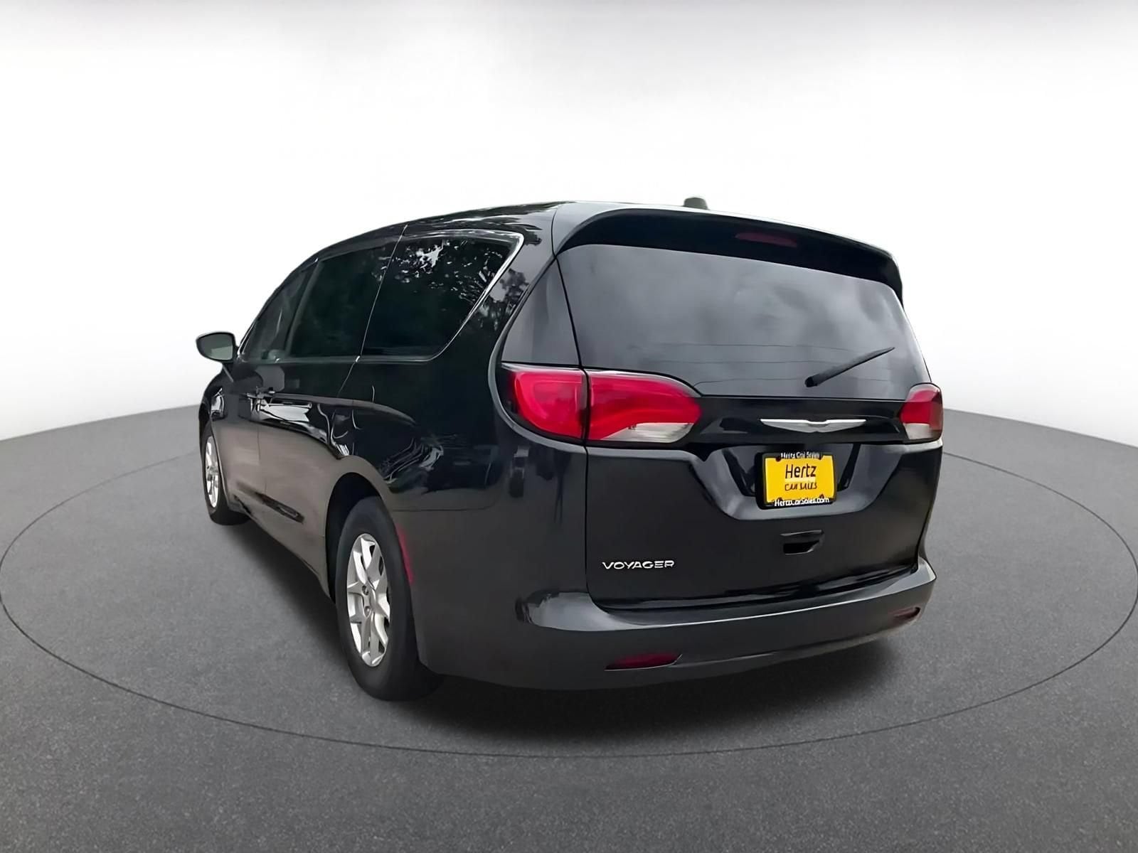 Thumbnail: 2024 Chrysler Voyager - 9