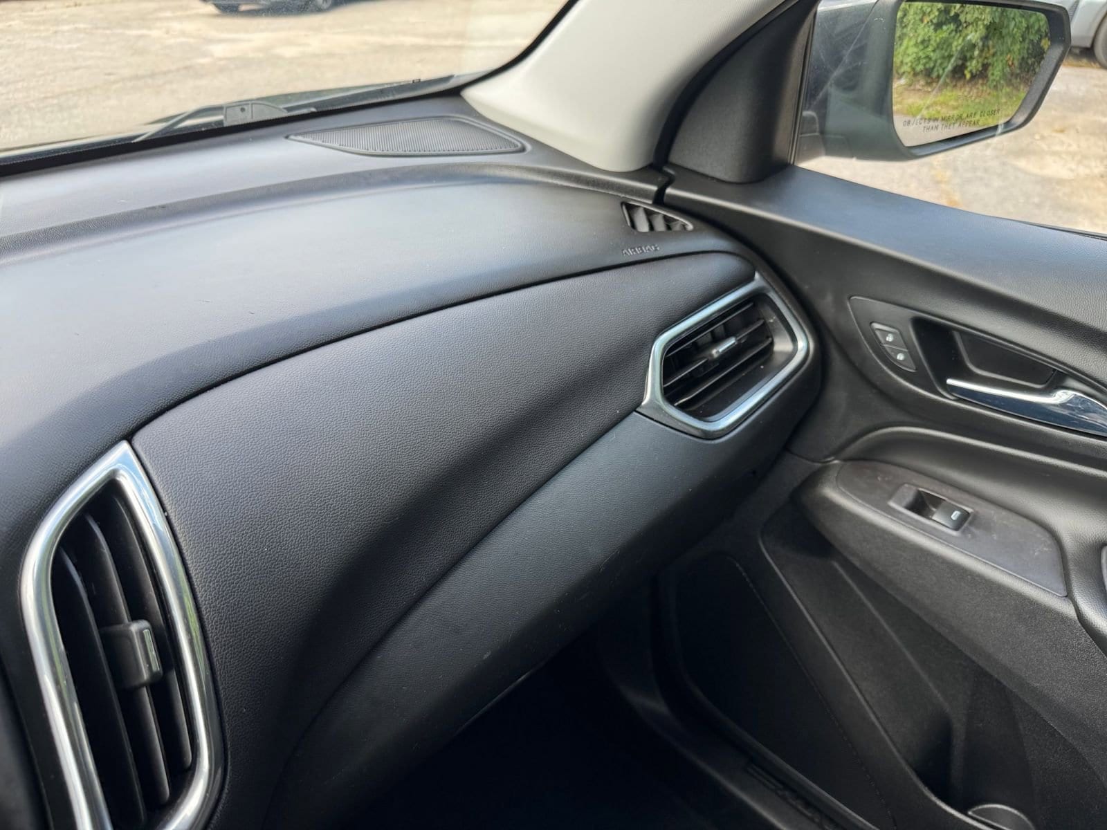 Thumbnail: 2020 Chevrolet Equinox - 30