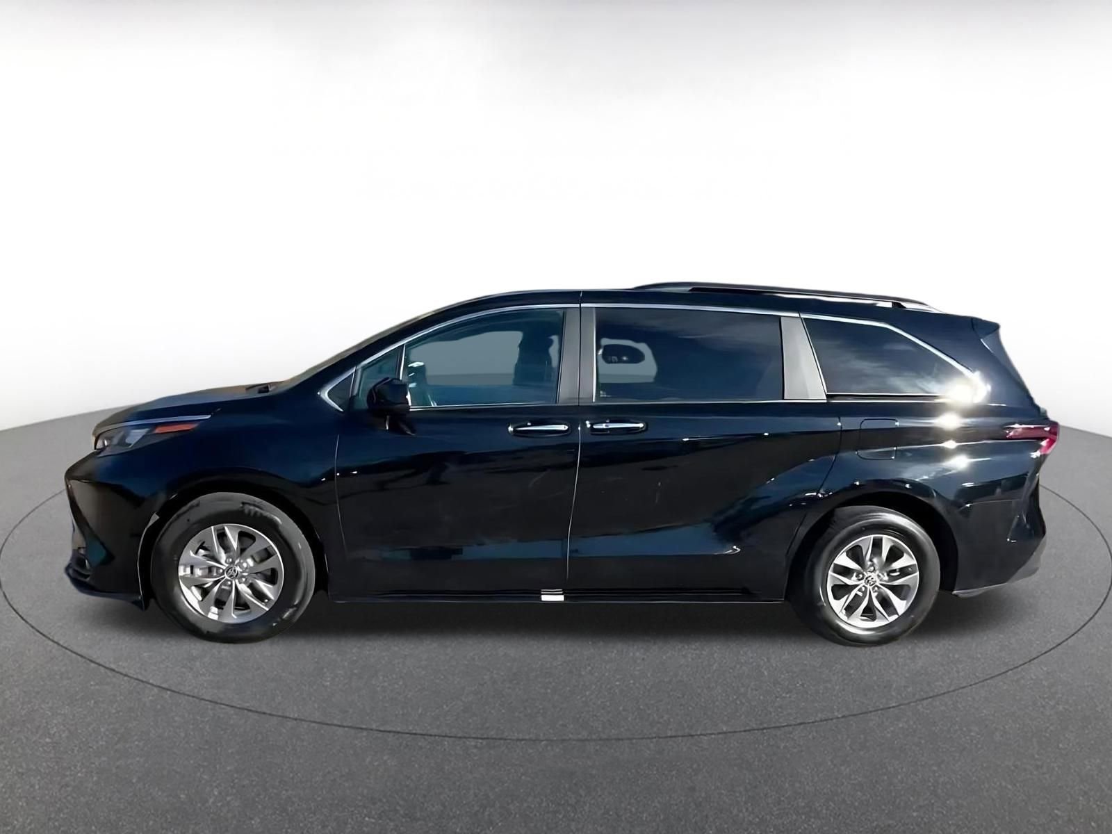 Thumbnail: 2025 Toyota Sienna - 9