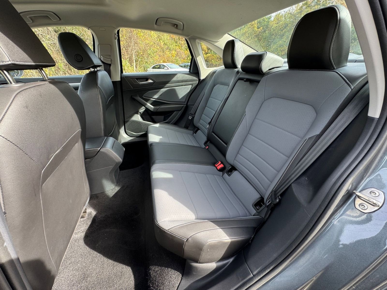 Thumbnail: 2025 Volkswagen Jetta - 32