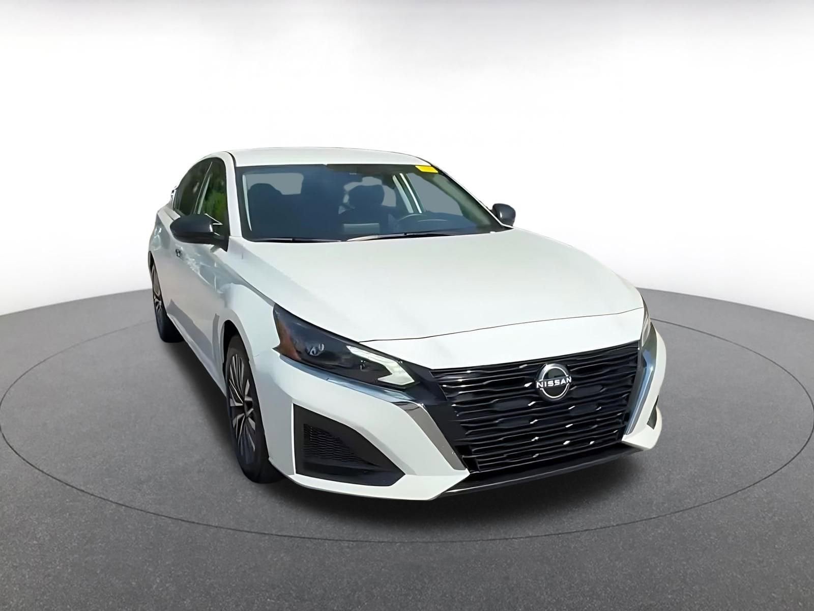 Thumbnail: 2025 Nissan Altima - 3
