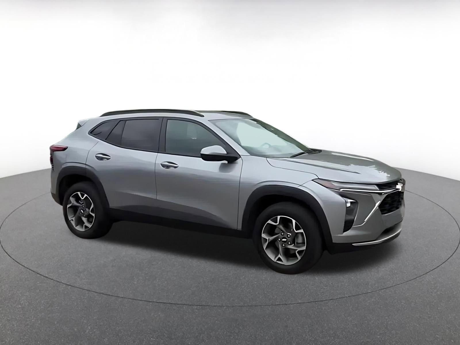 Thumbnail: 2025 Chevrolet Trax - 2