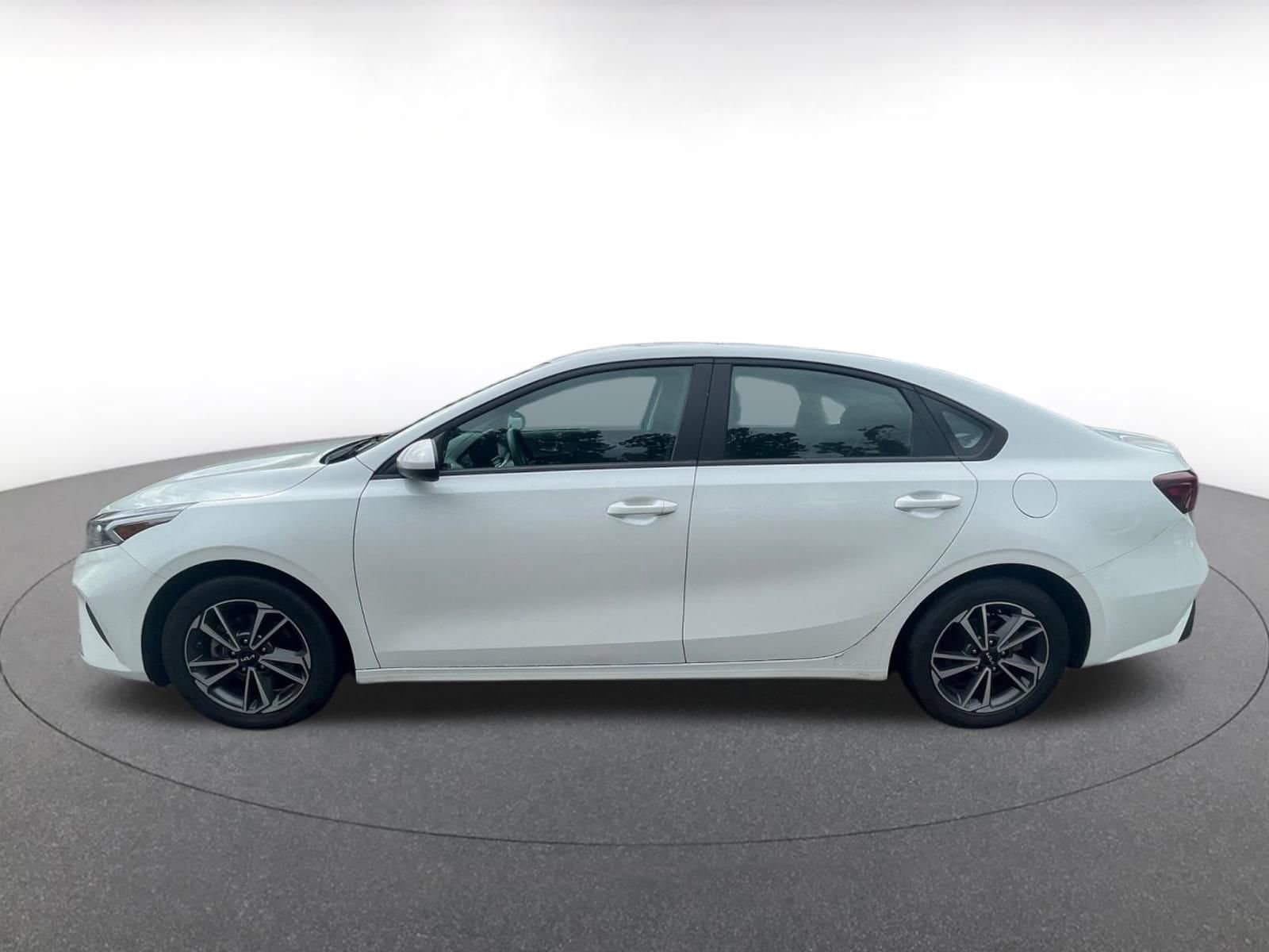 Thumbnail: 2023 Kia Forte - 4