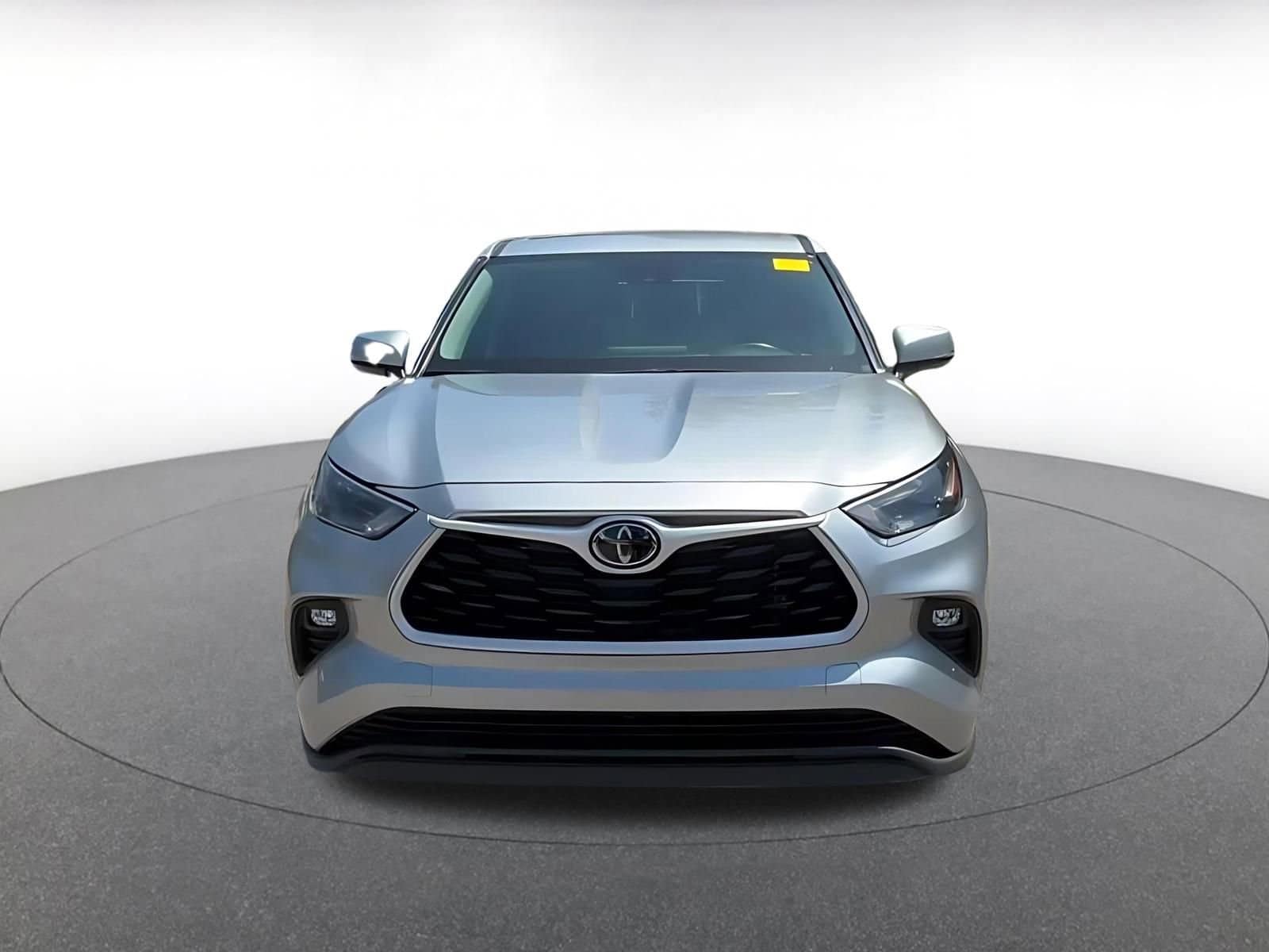 Thumbnail: 2025 Toyota Highlander - 4