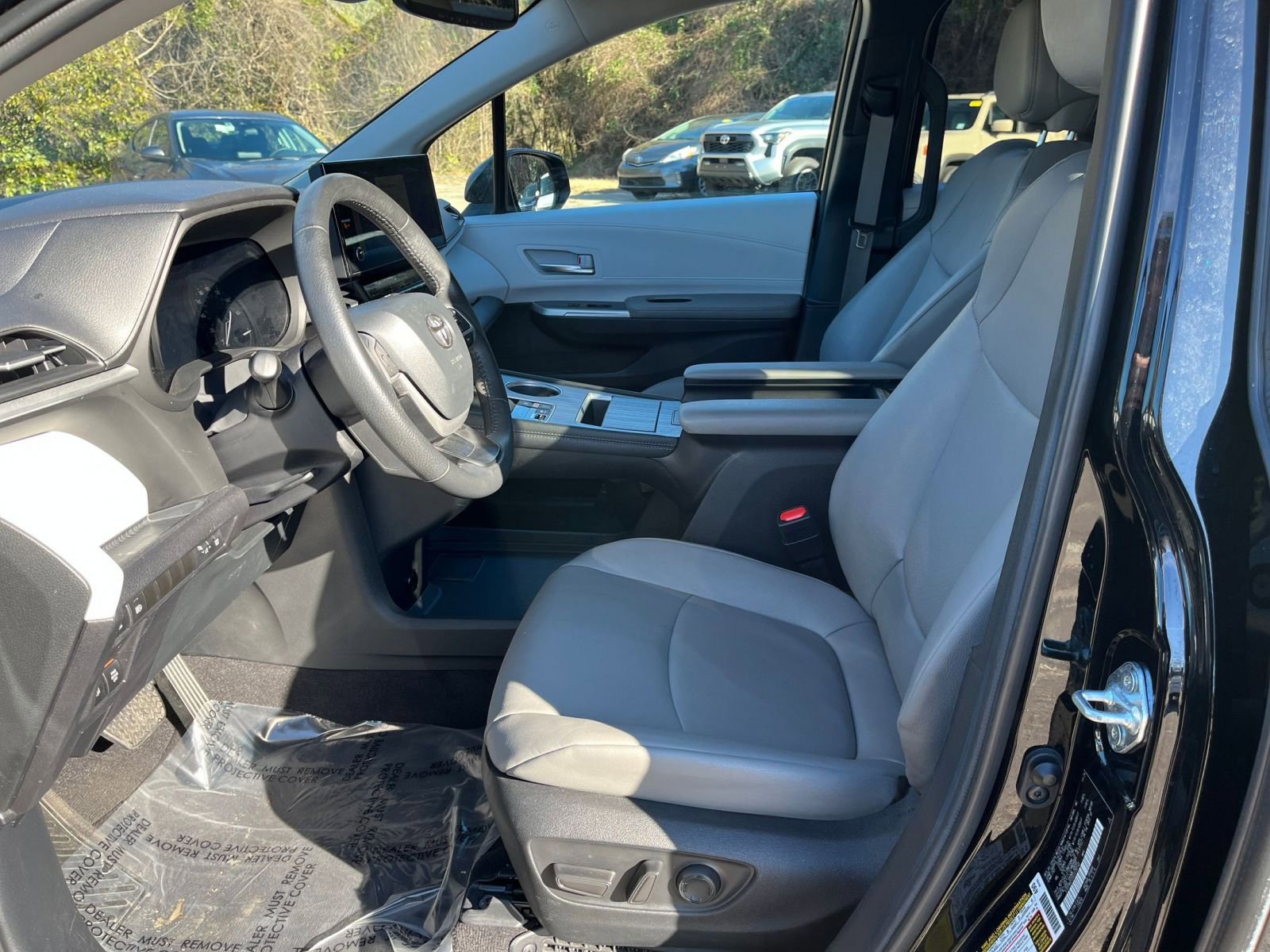 Thumbnail: 2025 Toyota Sienna - 29