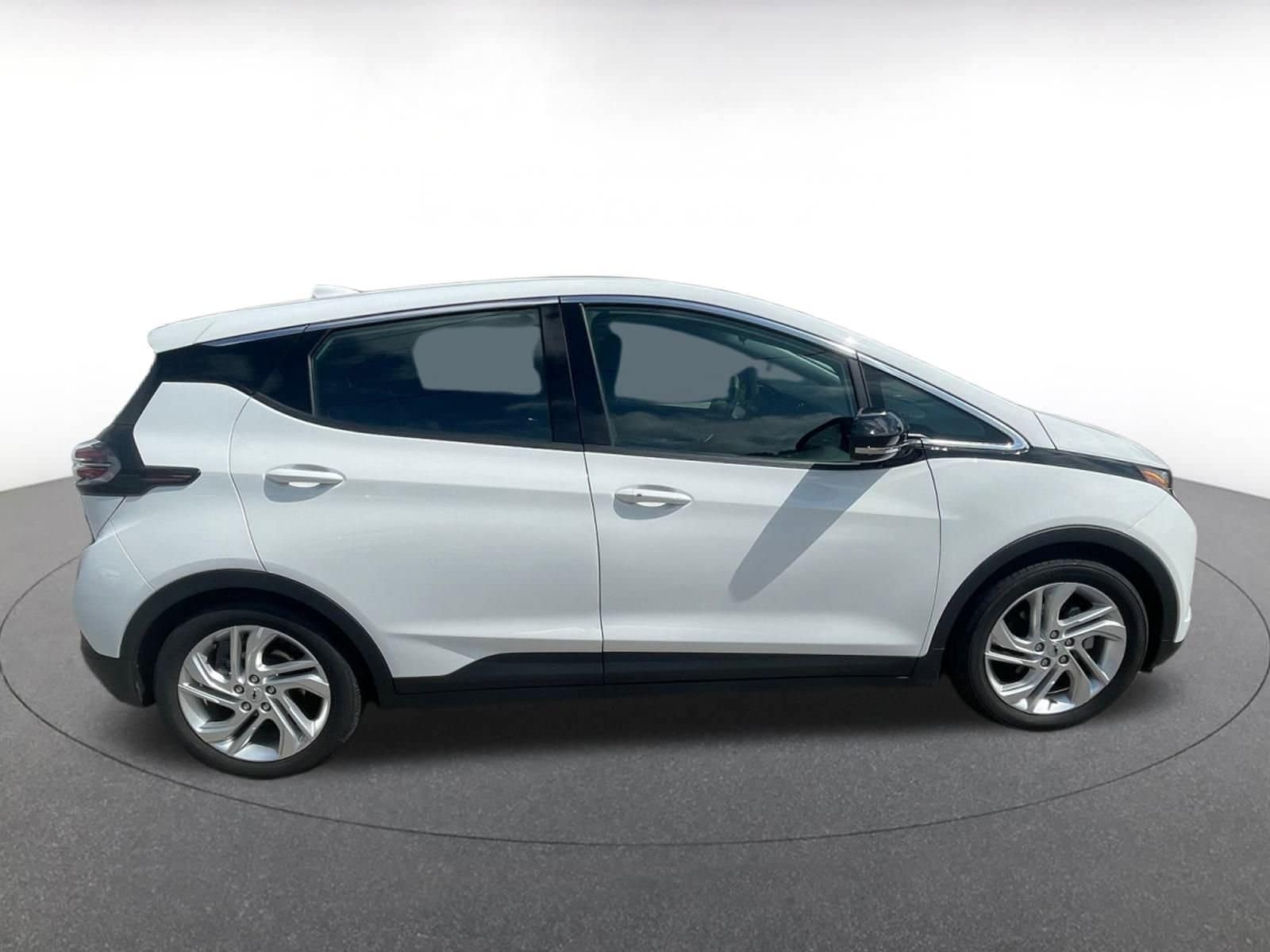 Thumbnail: 2023 Chevrolet Bolt EV - 8