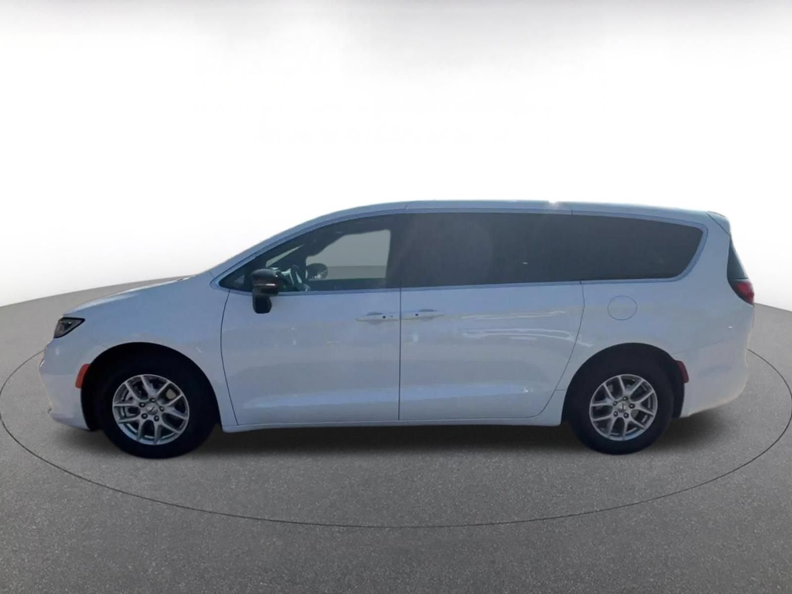 Thumbnail: 2025 Chrysler Pacifica - 8