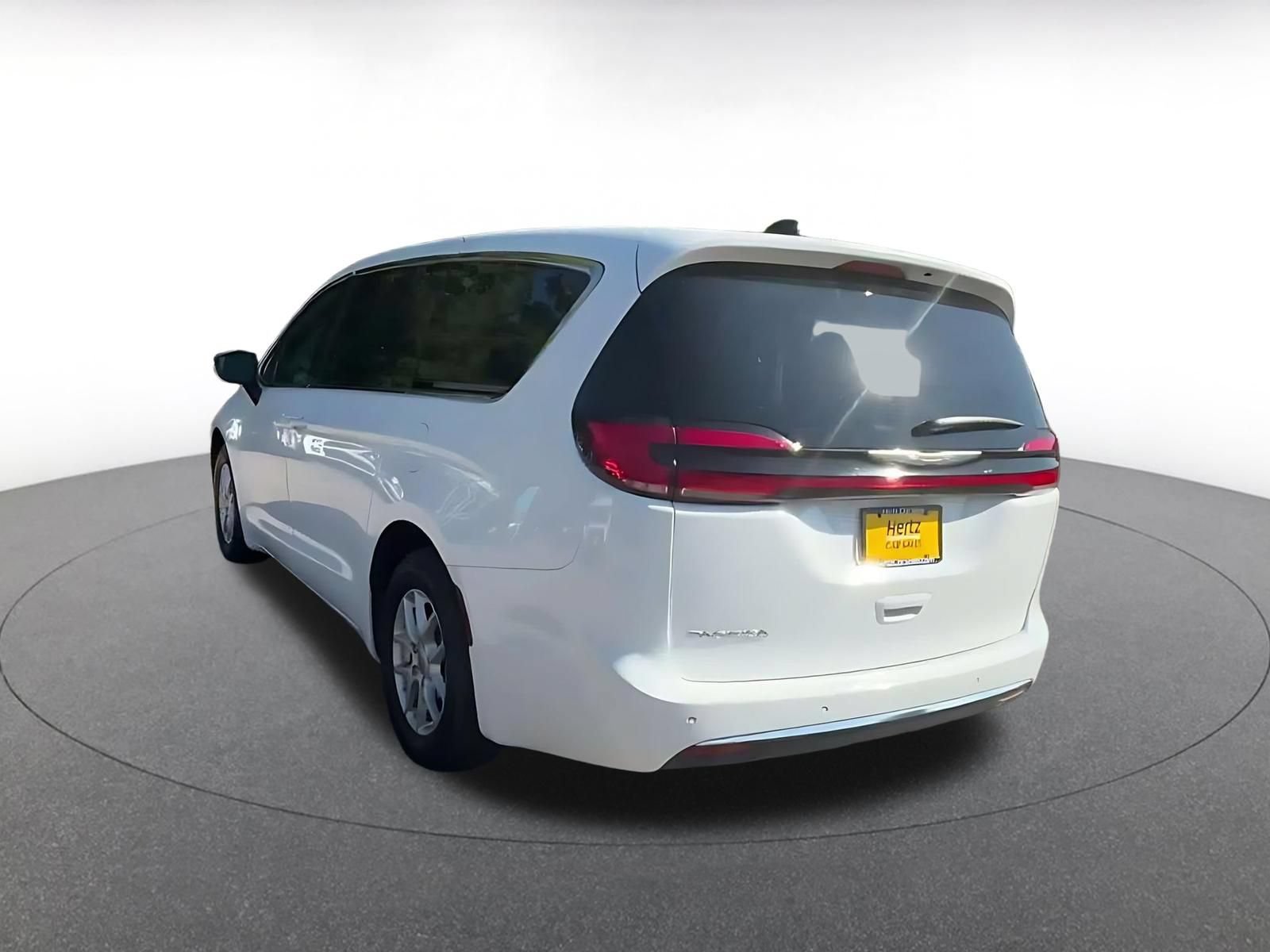 Thumbnail: 2025 Chrysler Pacifica - 10