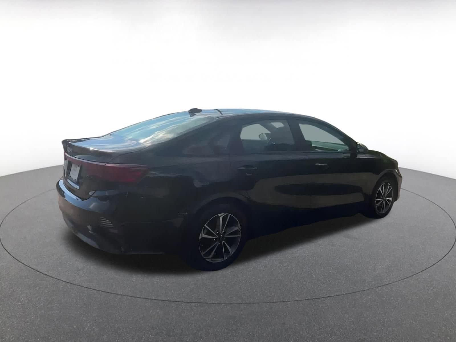 Thumbnail: 2023 Kia Forte - 15