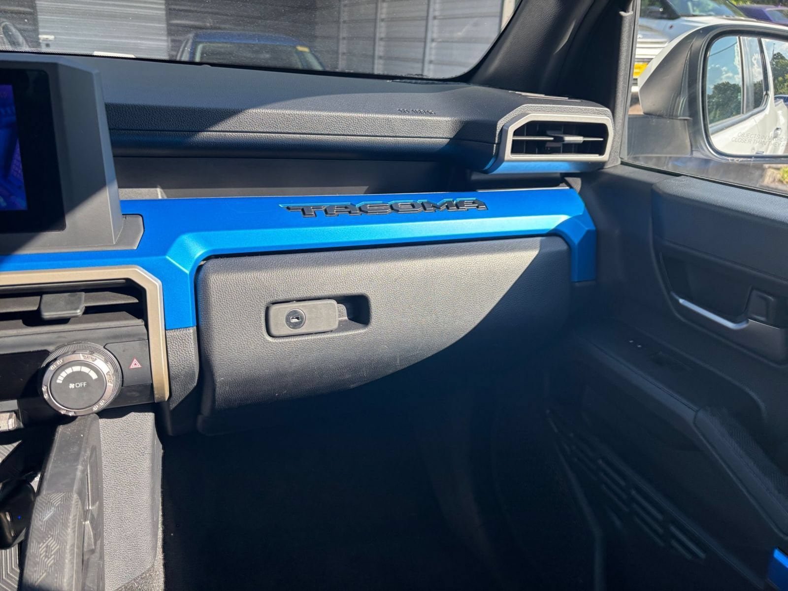 Thumbnail: 2024 Toyota Tacoma - 32