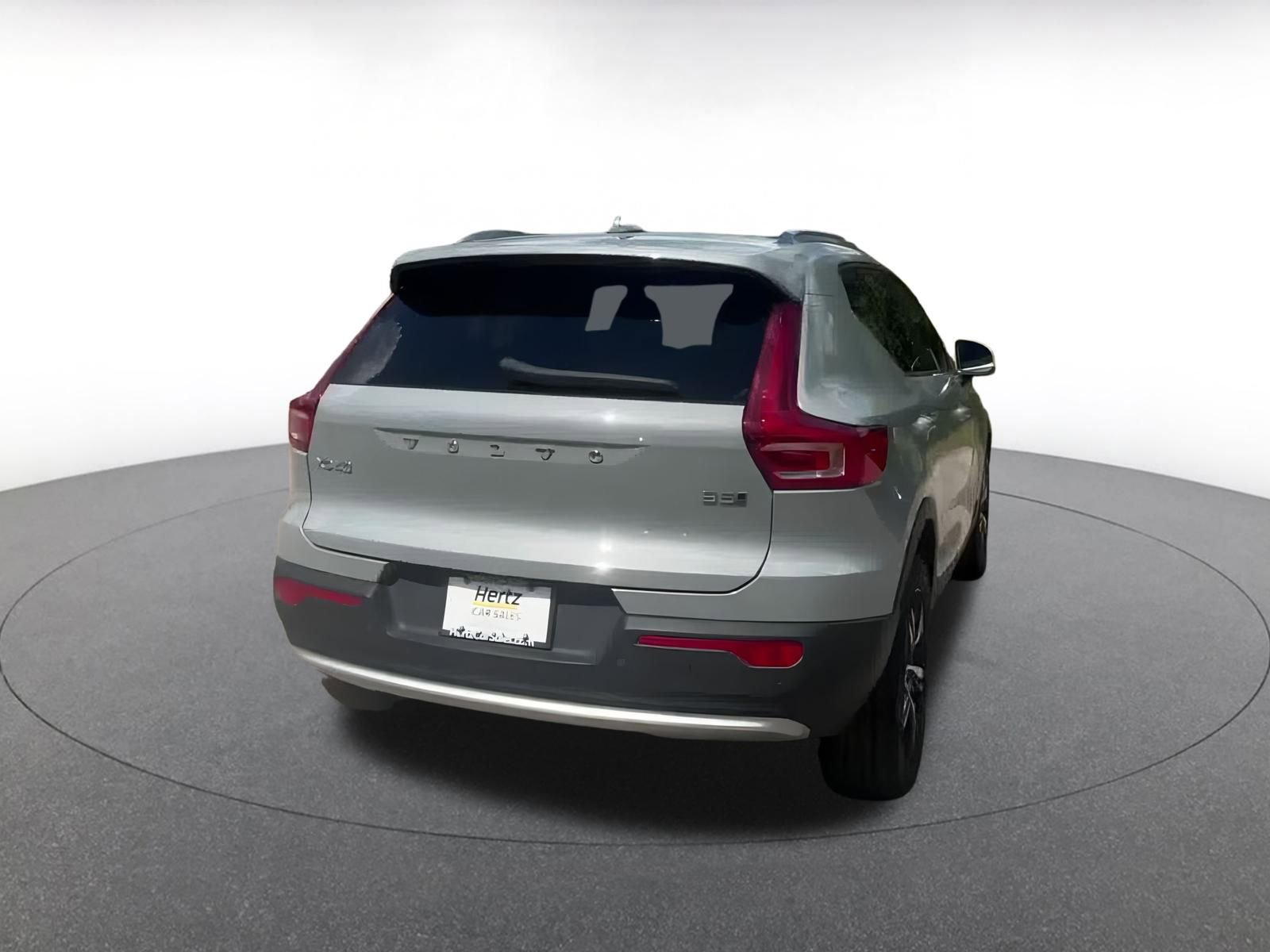 Thumbnail: 2024 Volvo XC40 - 14