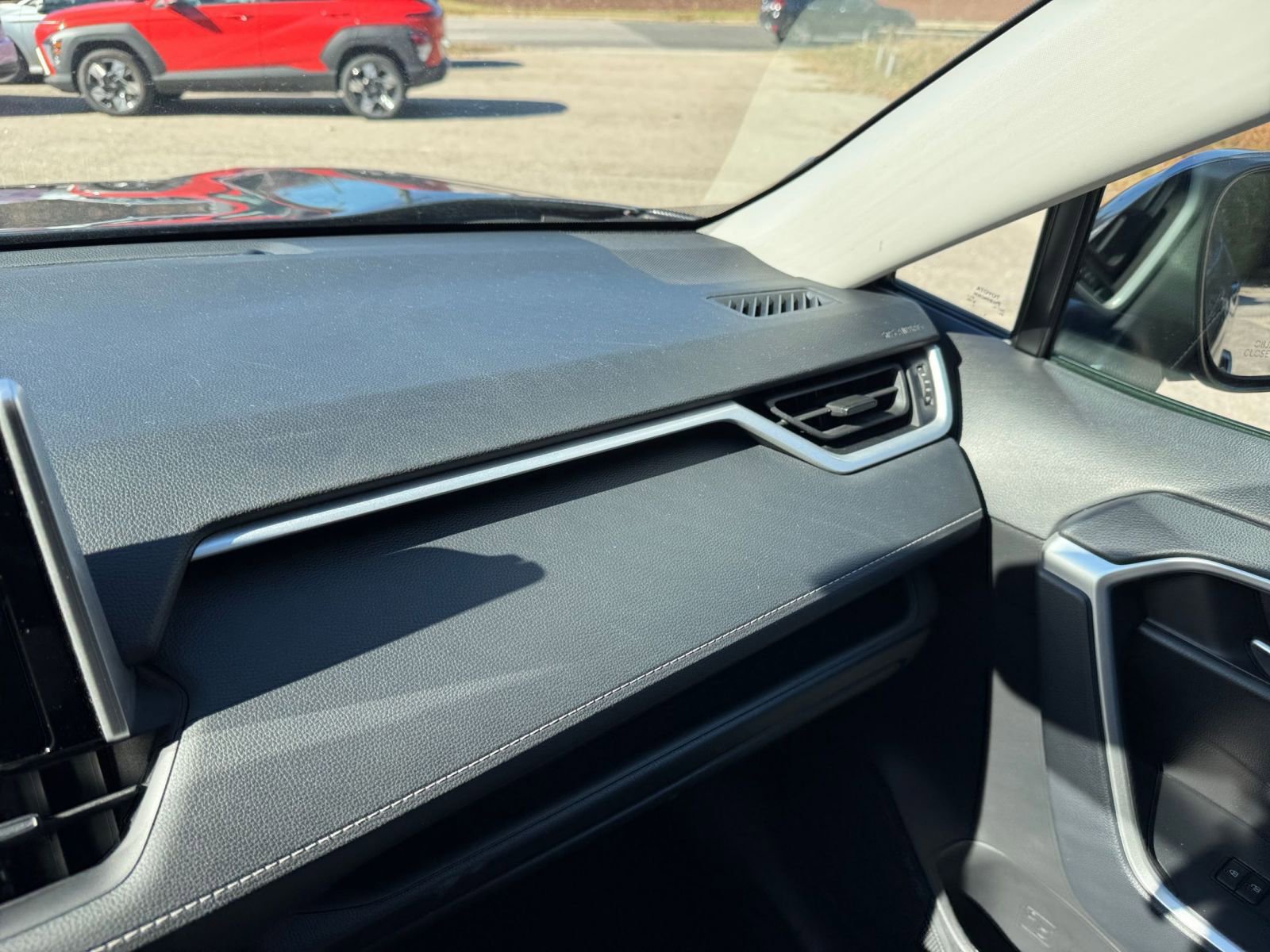 Thumbnail: 2025 Toyota RAV4 - 30