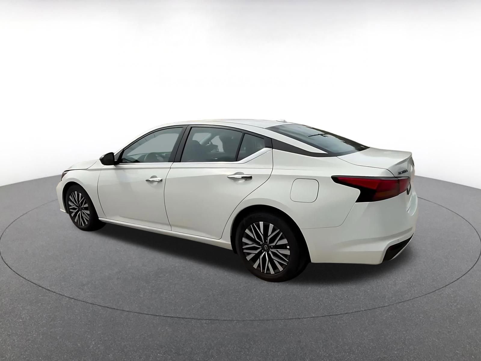 Thumbnail: 2025 Nissan Altima - 10