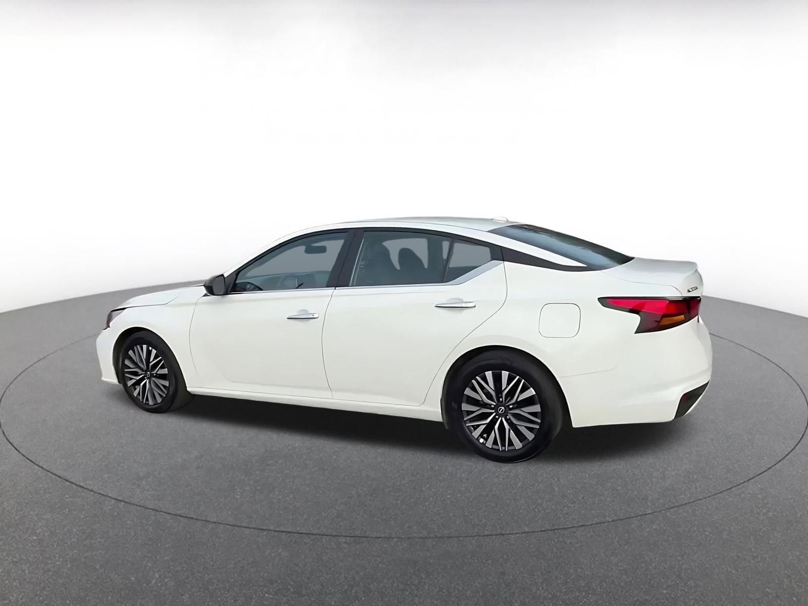 Thumbnail: 2025 Nissan Altima - 10