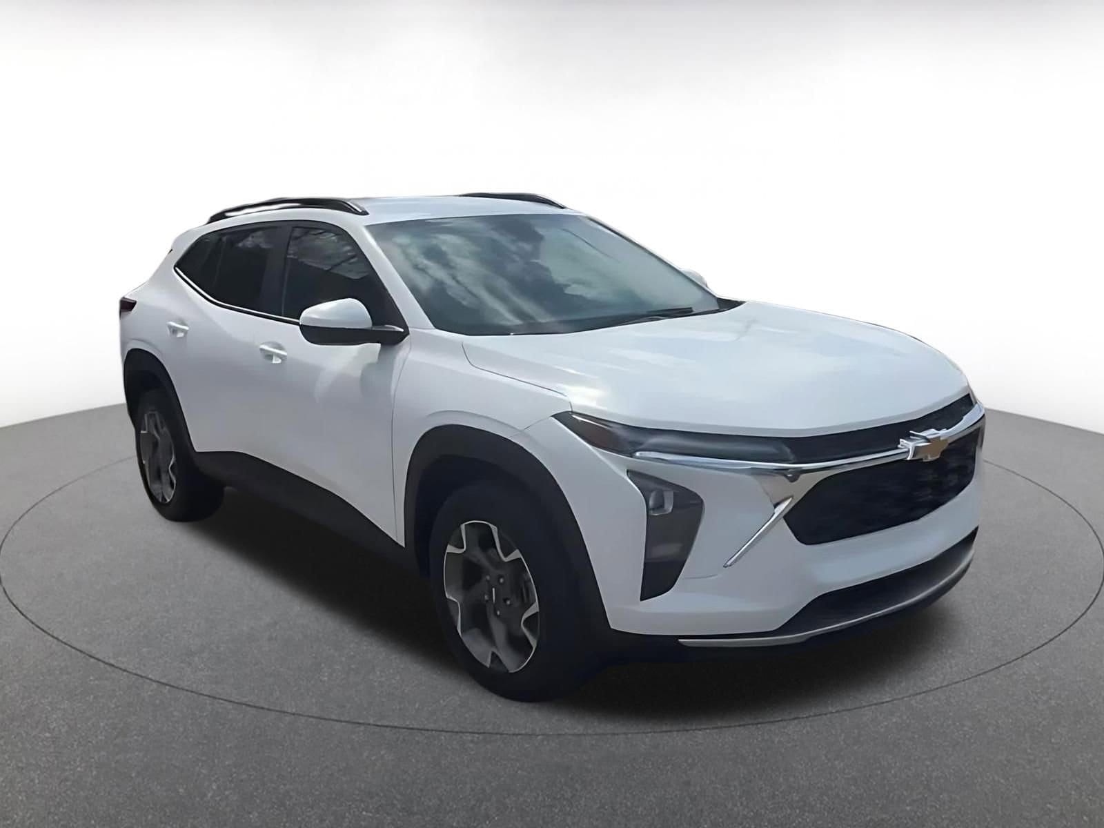 Thumbnail: 2025 Chevrolet Trax - 3