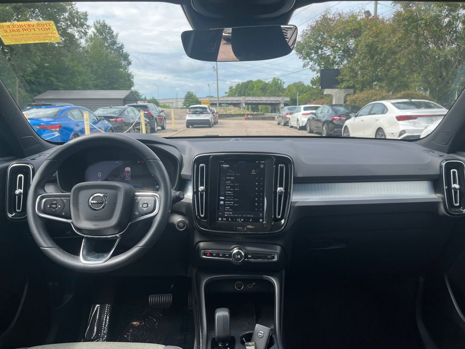 Thumbnail: 2024 Volvo XC40 - 28