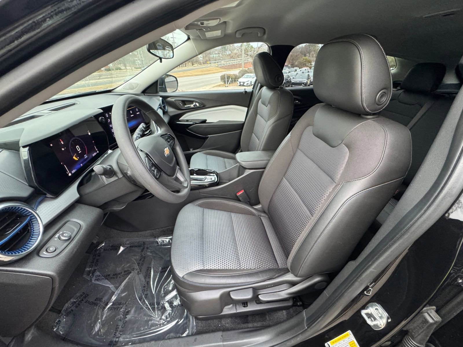 Thumbnail: 2025 Chevrolet Trax - 32