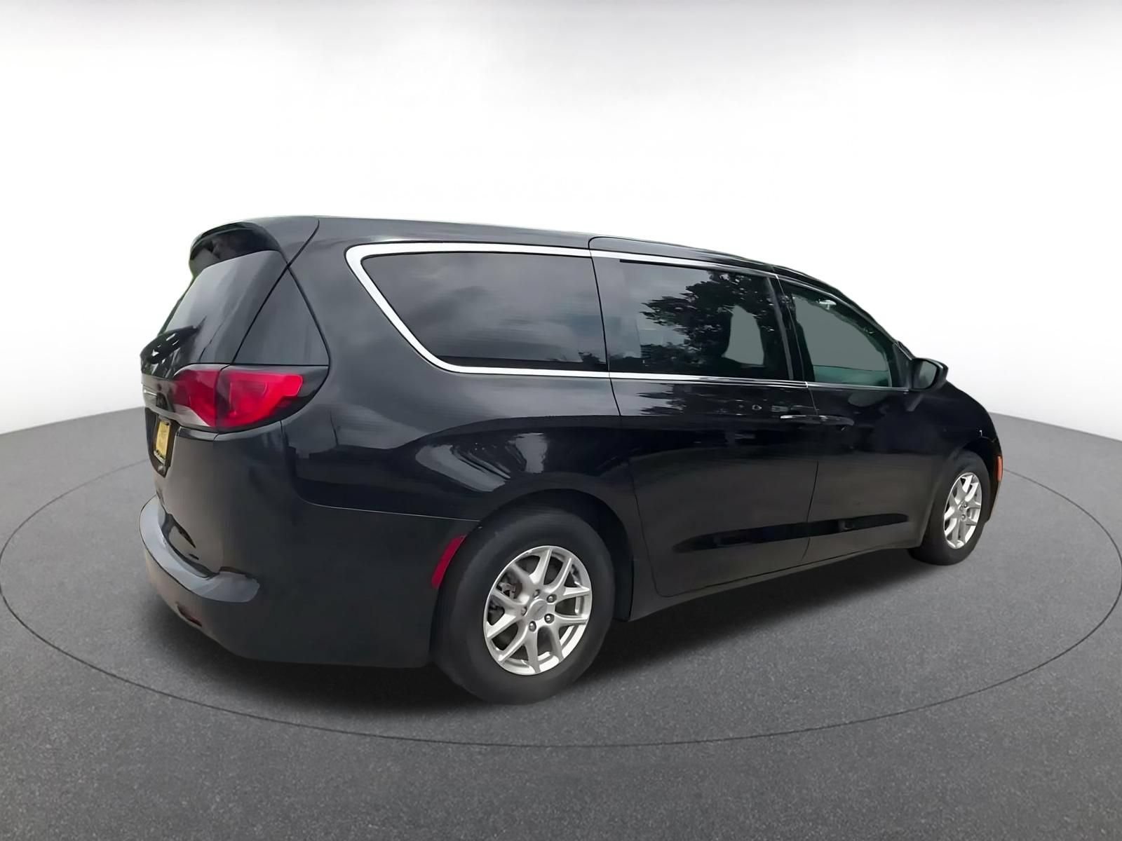 Thumbnail: 2024 Chrysler Voyager - 12