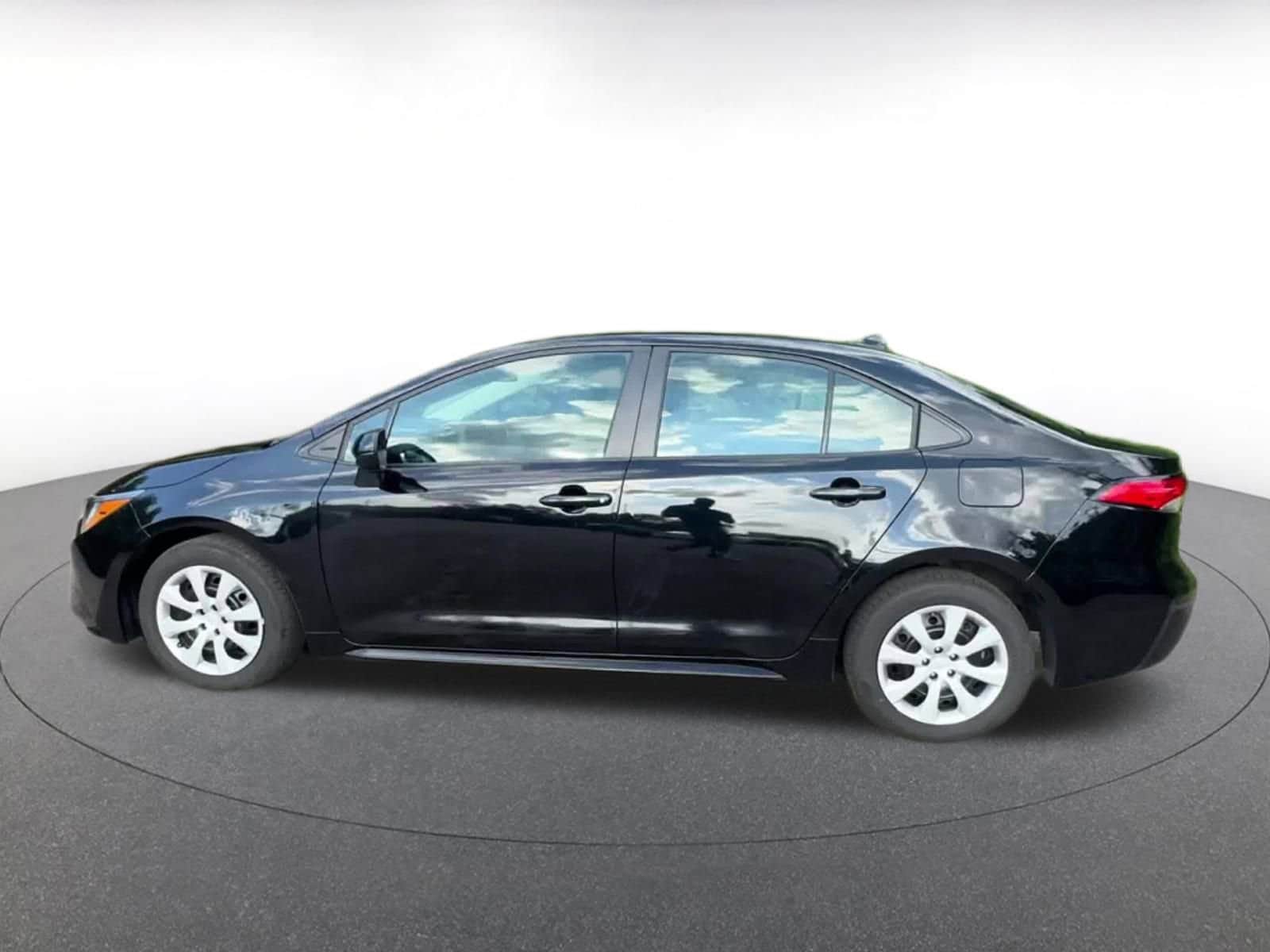 Thumbnail: 2024 Toyota Corolla - 10