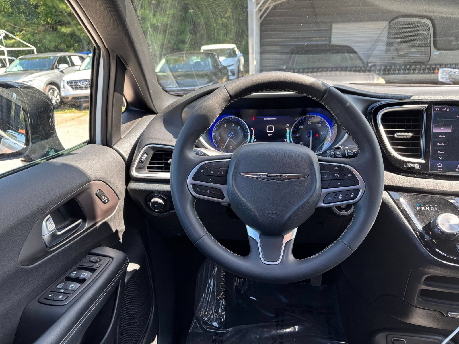Thumbnail: 2025 Chrysler Pacifica - 35