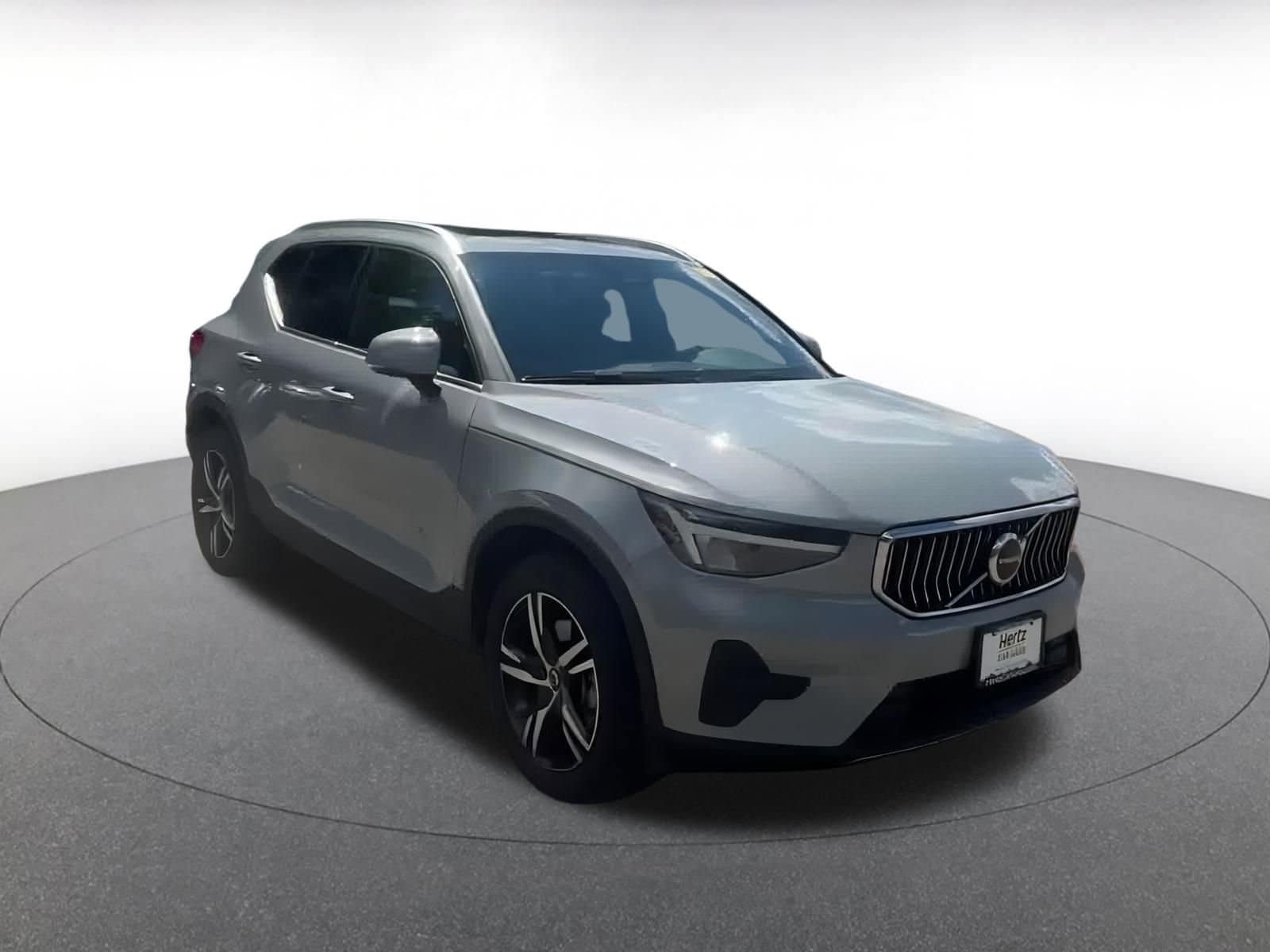 Thumbnail: 2024 Volvo XC40 - 3