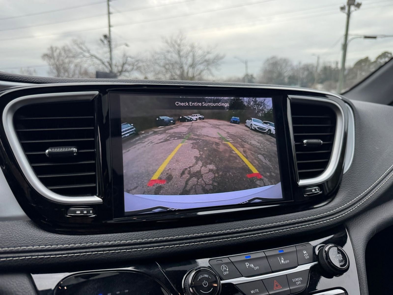 Thumbnail: 2025 Chrysler Pacifica - 22