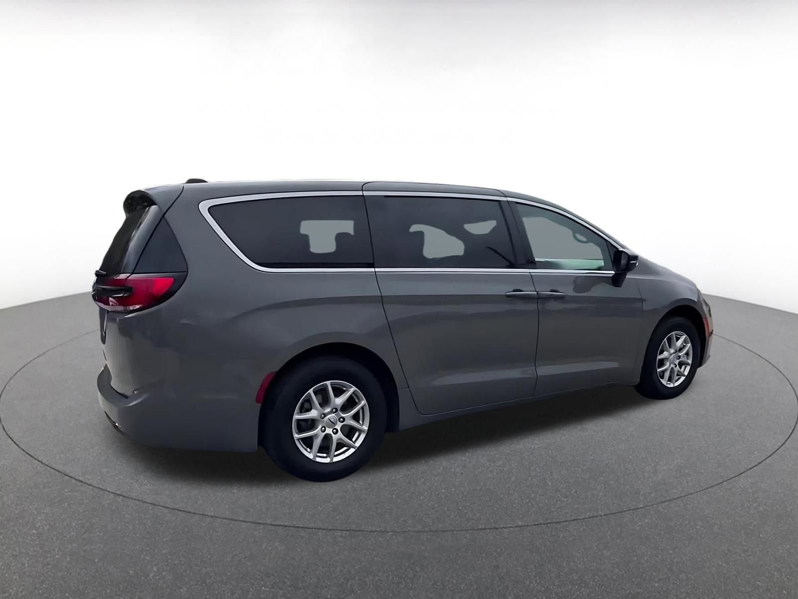 Thumbnail: 2025 Chrysler Pacifica - 15