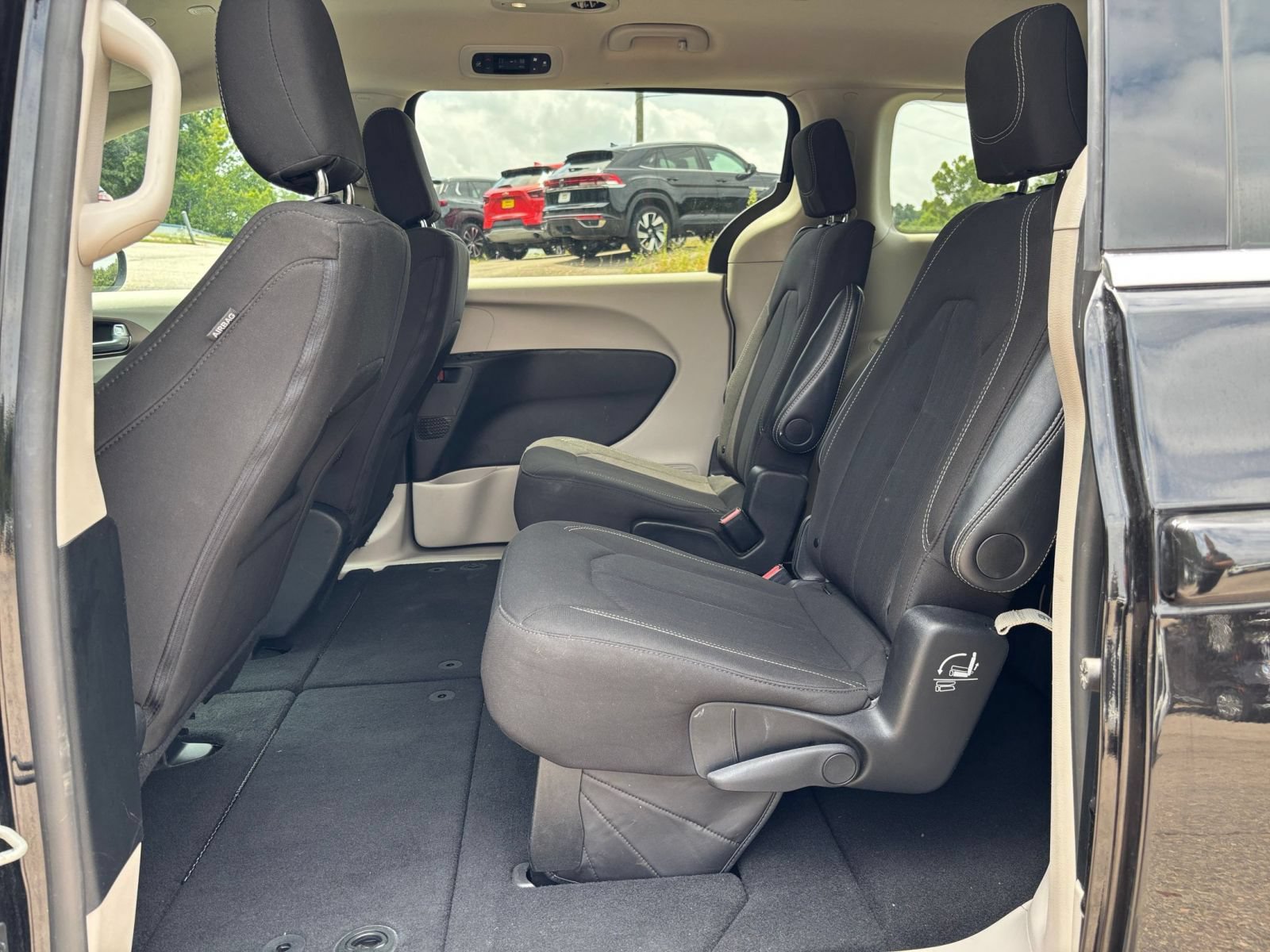 Thumbnail: 2024 Chrysler Voyager - 22