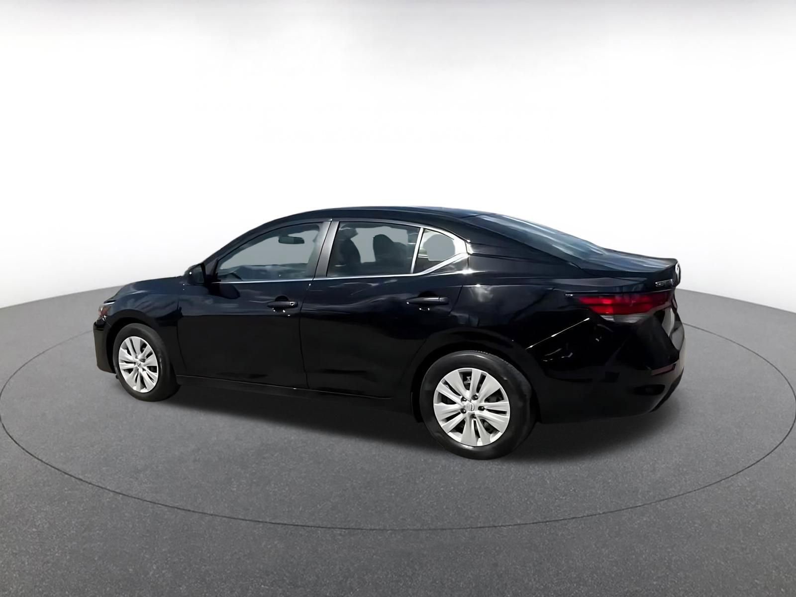 Thumbnail: 2025 Nissan Sentra - 10