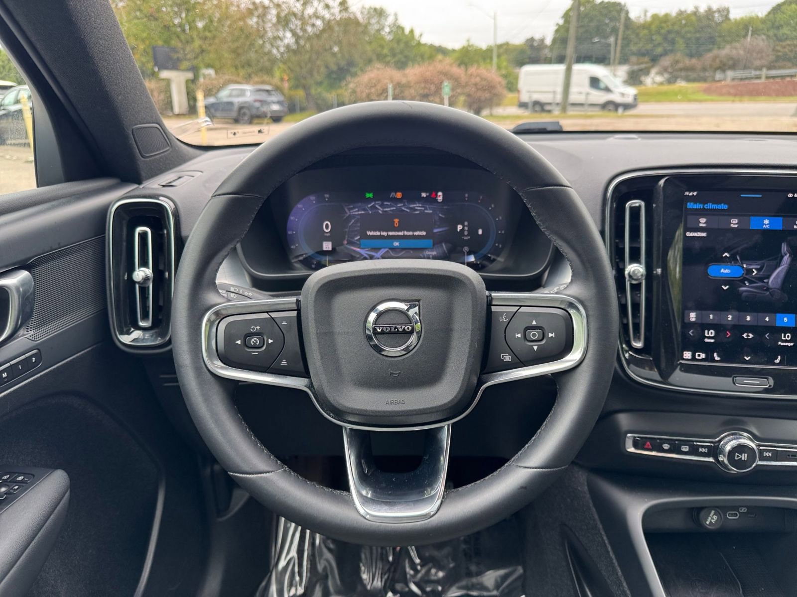 Thumbnail: 2024 Volvo XC40 - 29