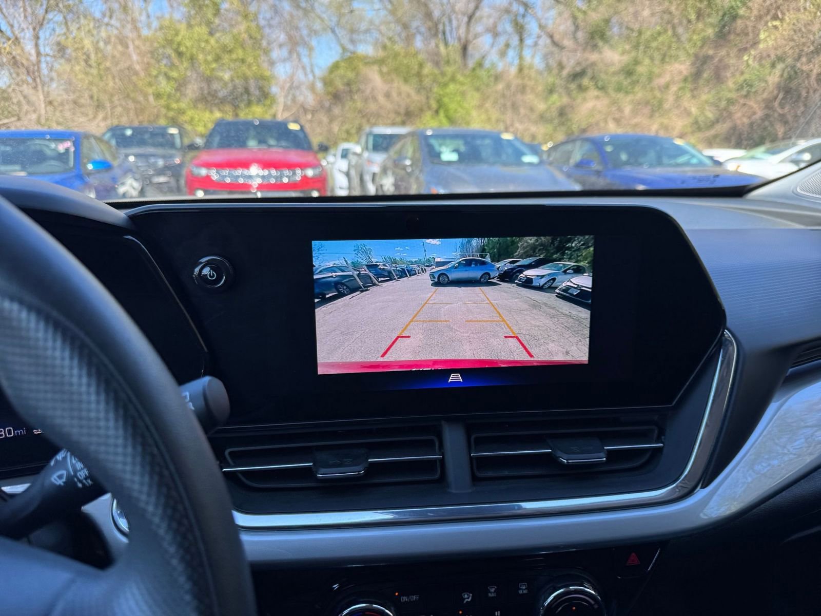 Thumbnail: 2025 Chevrolet Trax - 17