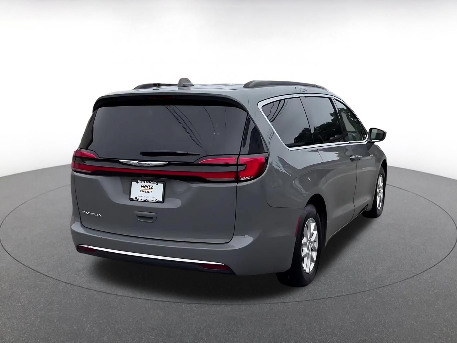 Thumbnail: 2022 Chrysler Pacifica - 14
