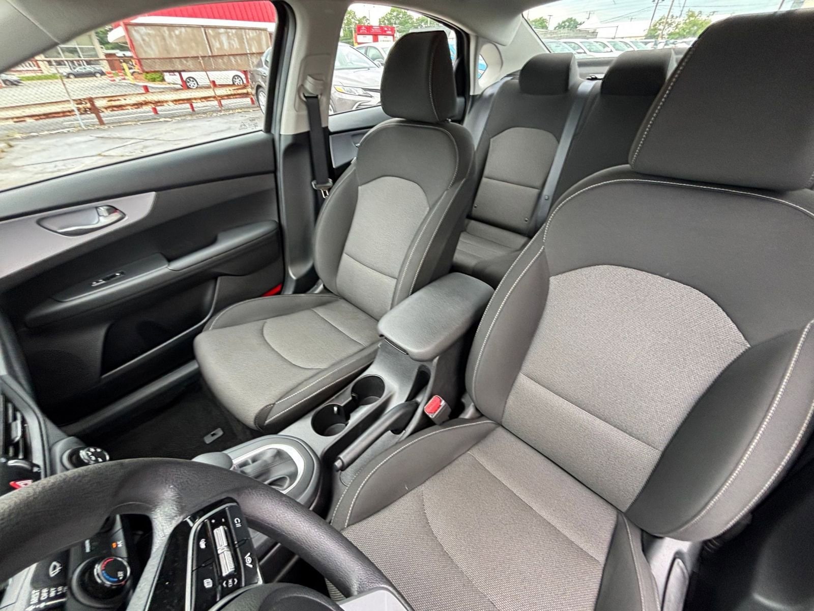 2024 Kia Forte LXS 34