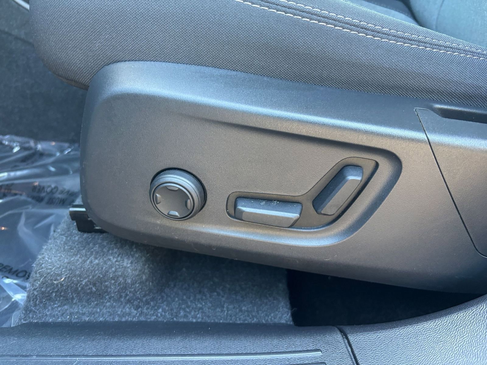 Thumbnail: 2024 Volvo XC40 - 23