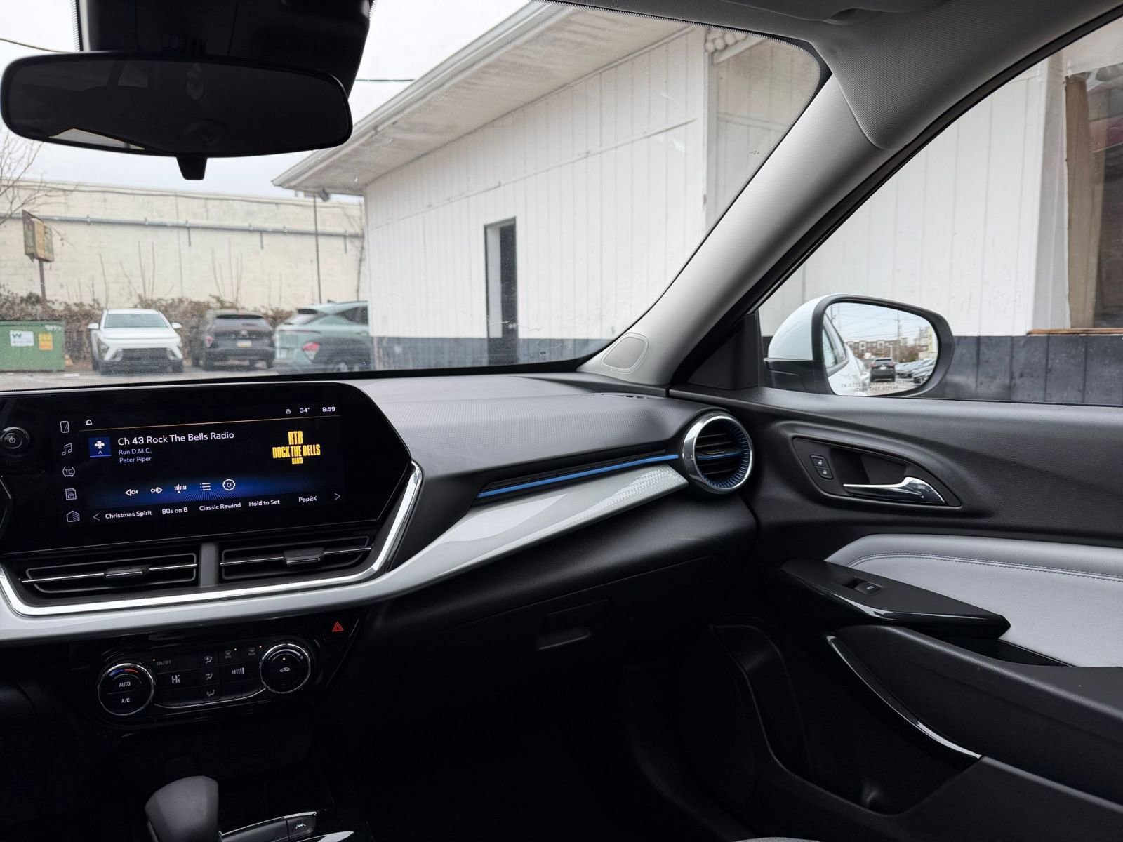 Thumbnail: 2025 Chevrolet Trax - 33