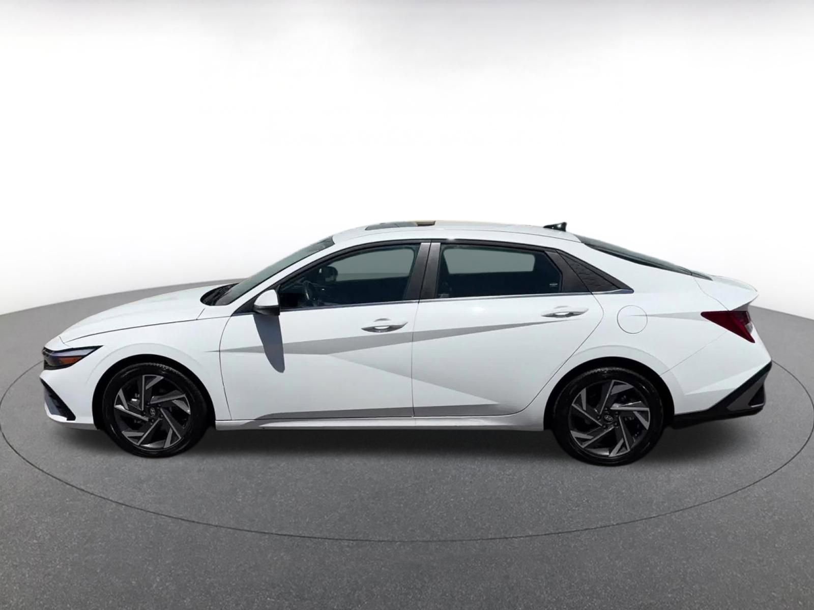 Thumbnail: 2025 Hyundai Elantra - 9
