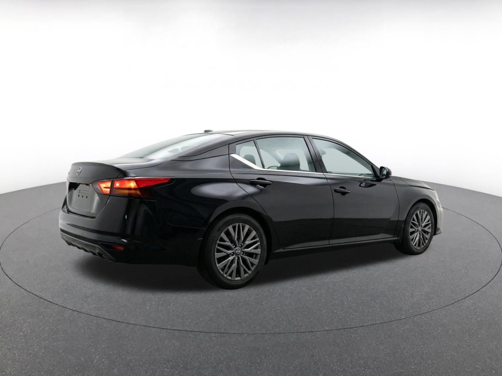 Thumbnail: 2025 Nissan Altima - 9