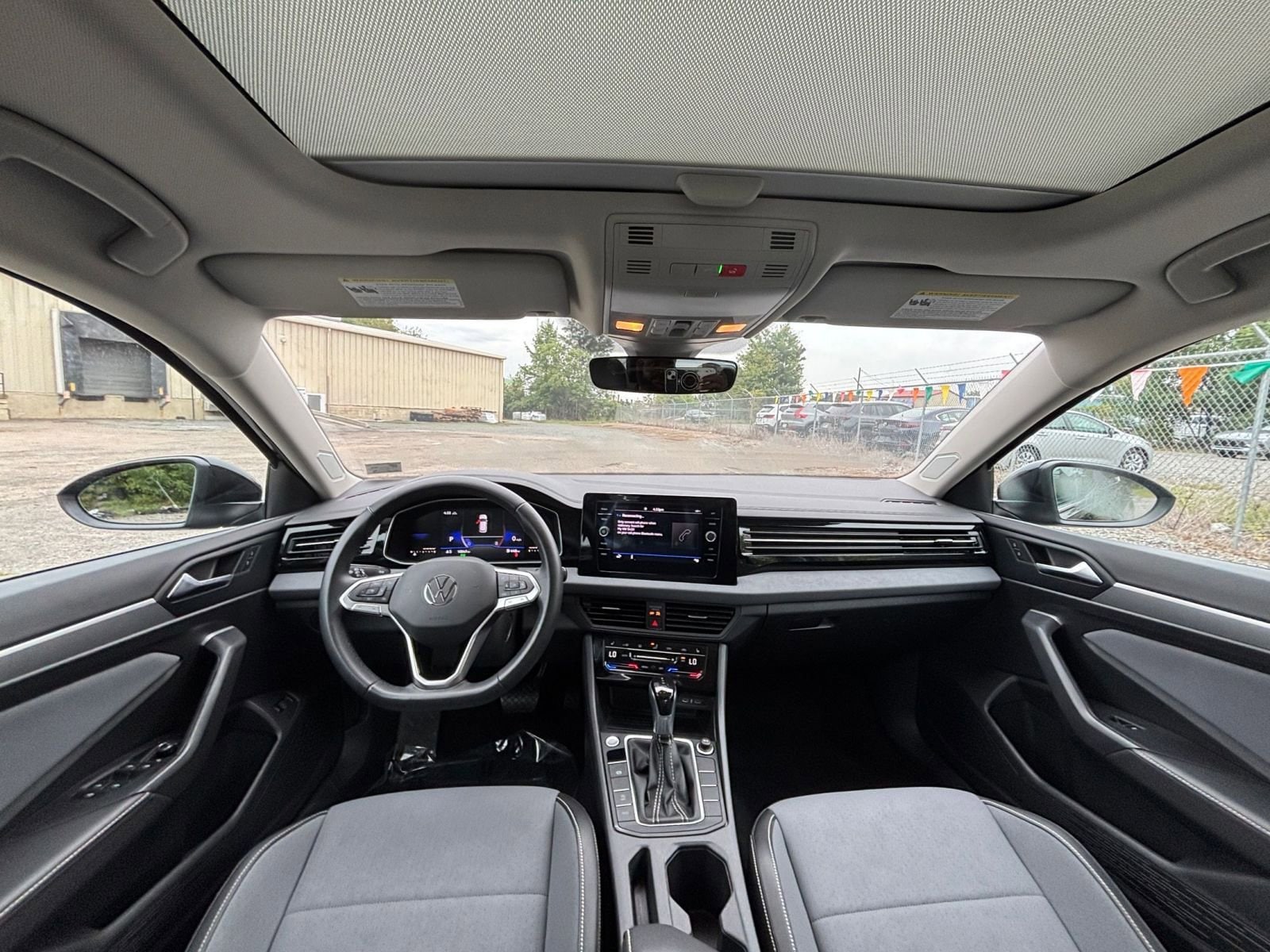 Thumbnail: 2025 Volkswagen Jetta - 32