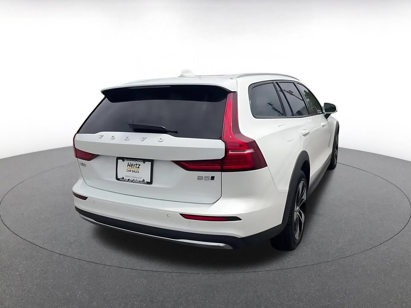 Thumbnail: 2025 Volvo S60 - 15