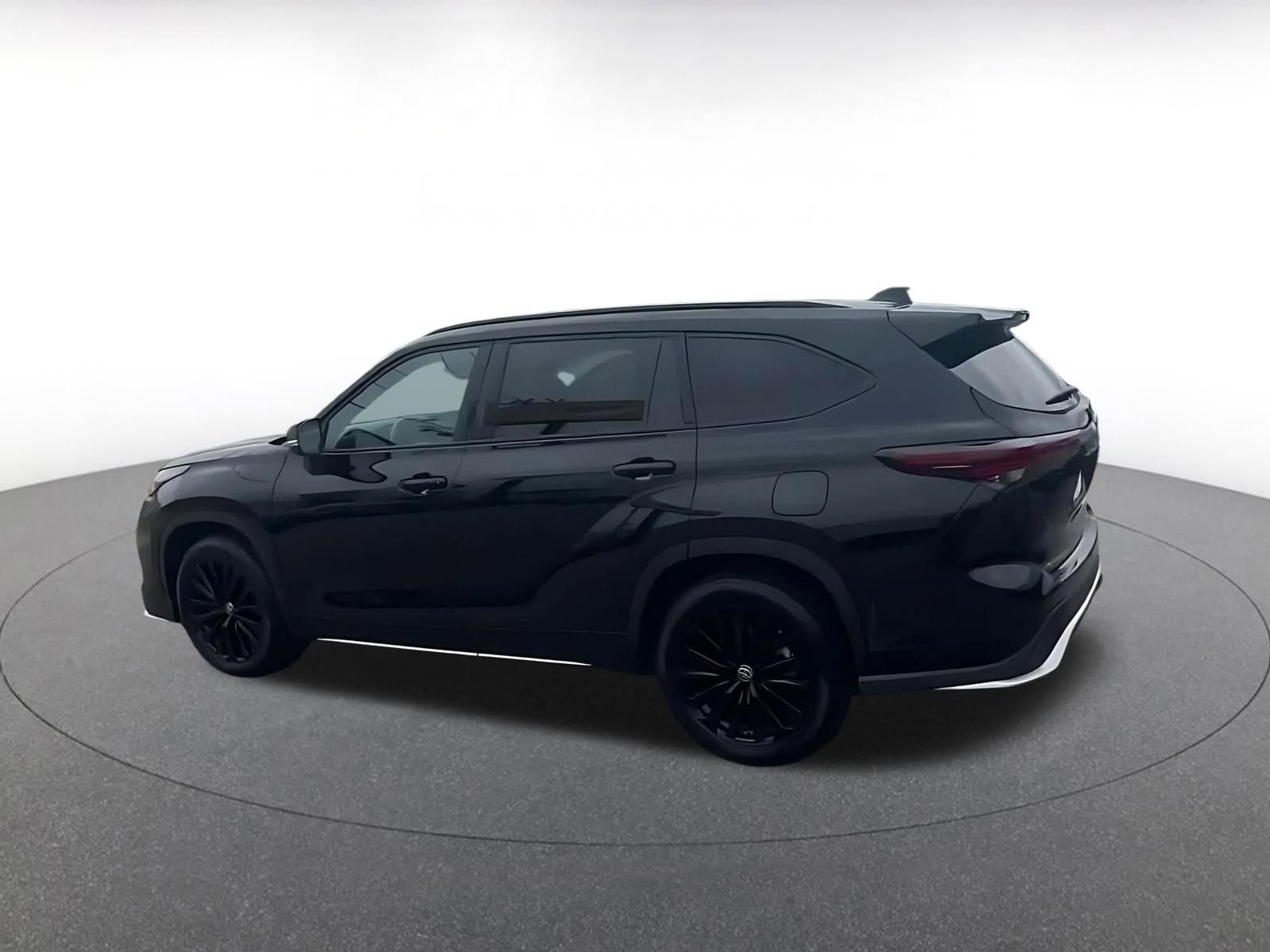 Thumbnail: 2025 Toyota Highlander - 10