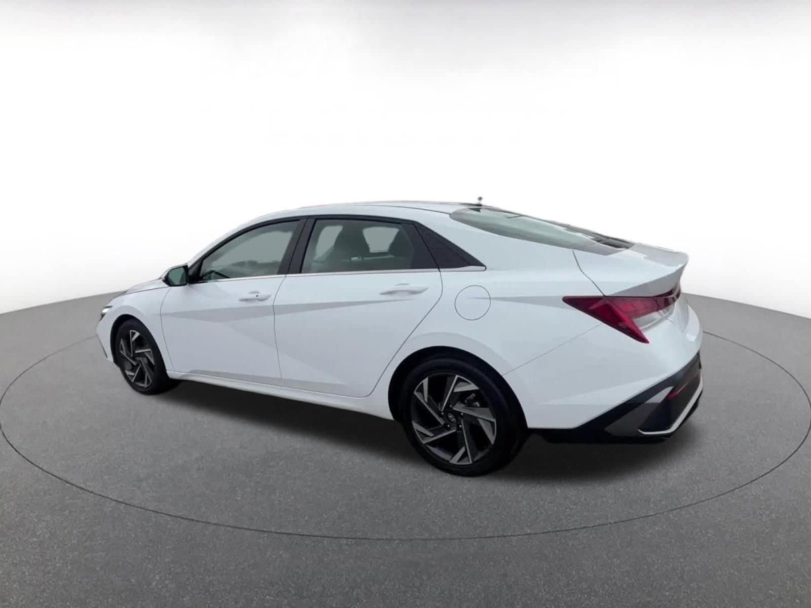 Thumbnail: 2025 Hyundai Elantra - 10